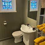 Centrally Located In Classic Townhouse Apartment Tromso