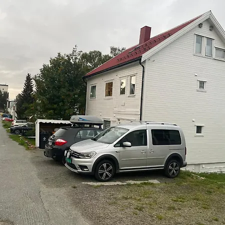 Centrally Located In Classic Townhouse Tromsø