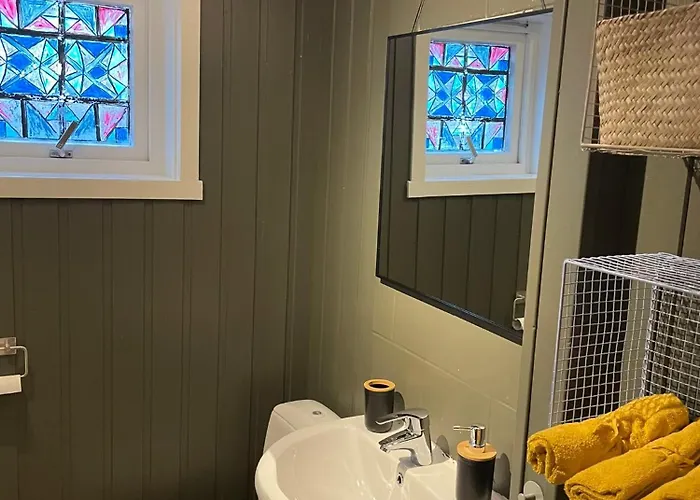 Apartman Centrally Located In Classic Townhouse *