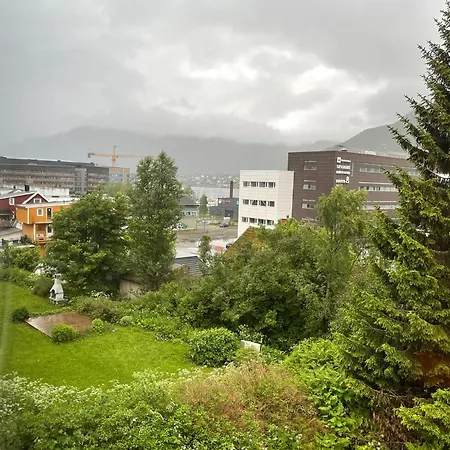 Lägenhet Centrally Located In Classic Townhouse *
