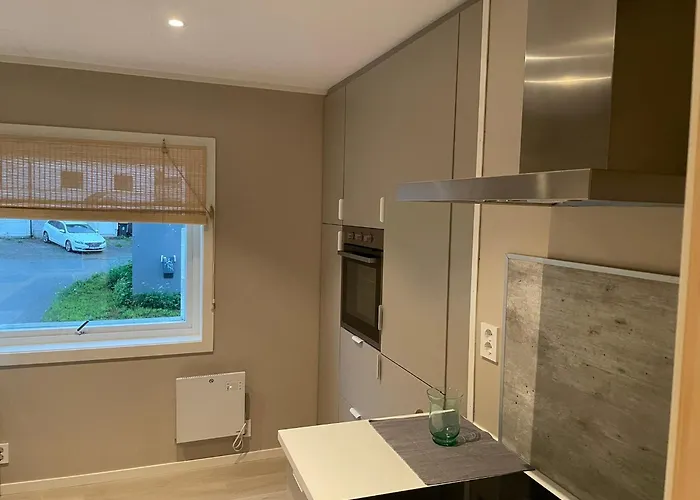 Centrally Located In Classic Townhouse Lägenhet