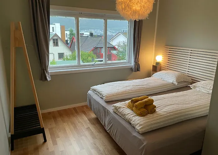 Centrally Located In Classic Townhouse Lägenhet *