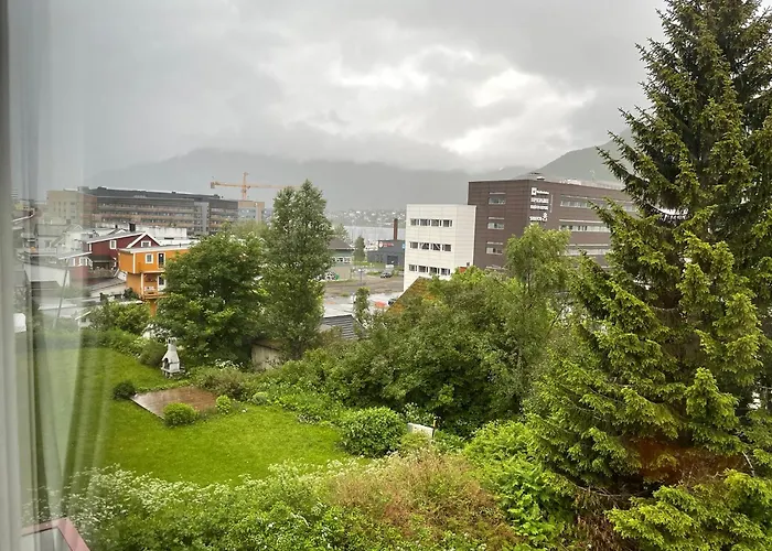 Lägenhet Centrally Located In Classic Townhouse *